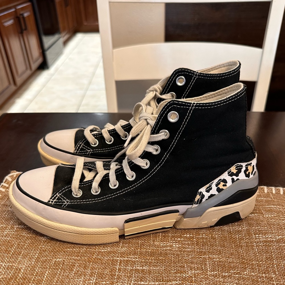 Converse Women's High Canvas Black White leopard Platform Sneaker size 10.5